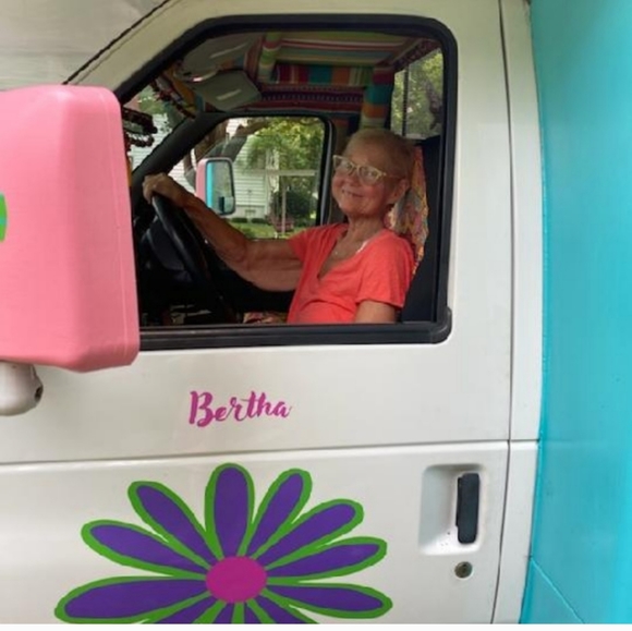 Bertha. Show some L❤️VE  silent show TODAY MONDAY 10/25 1037 am eastern - Picture 4 of 16